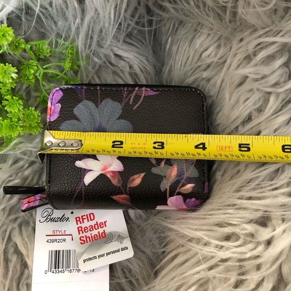 ❤️SOLD❤️NWT floral wallet with RFID reader shield - Picture 5 of 7
